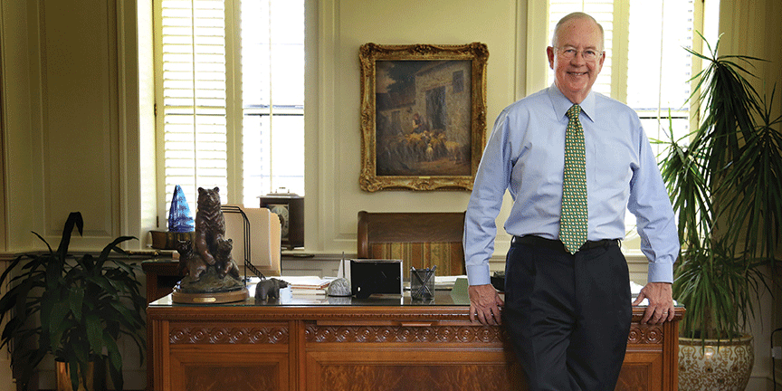 Baylor's tweet photo. Thanksgiving greetings from #Baylor president Ken Starr: https://t.co/OTN3VMRaQ2 https://t.co/GLGw3pFnKs