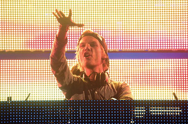 billboarddance's tweet photo. Watch @Avicii's inspirational new "Broken Arrows" video https://t.co/bLEbxoqJVH https://t.co/Xwplih2a7F