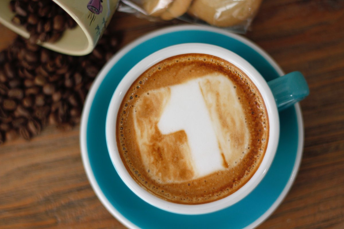 FirstBankpr's tweet photo. Están colando y te ofrecen. El mundo se resuelve con un #café cuando se comparte lo bueno. #1Bank #FirstBankPR https://t.co/MP4JzTUO9W