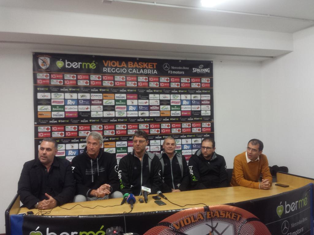 BreakInSport's tweet photo. Comincia la conferenza stampa della #ViolaRC. Presenti #Benedetto e #Hughes https://t.co/5CxSa8YIqj