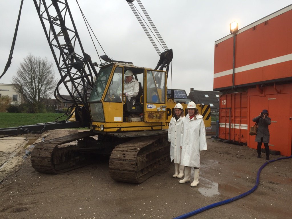 Boltongroep's tweet photo. Vandaag 1e paal geslagen 47 #appartementen De Nieuwe Lindescote in #Linschoten. Meer info: https://t.co/C6H9vSEK2d https://t.co/k04ucVWoMs