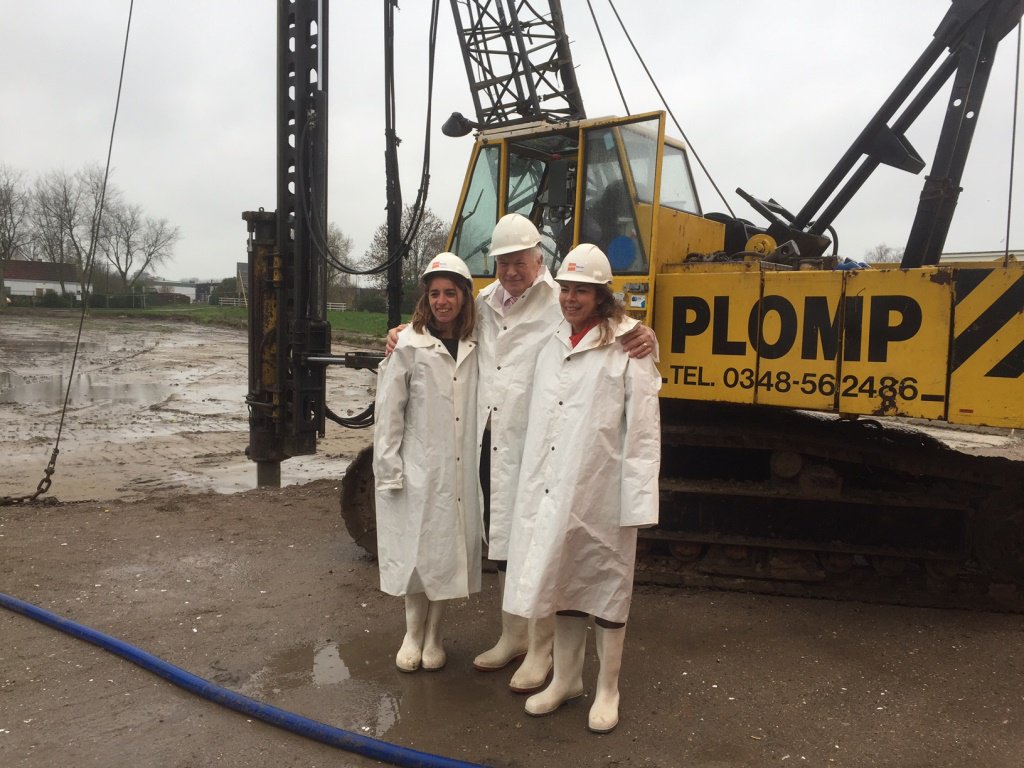 Boltongroep's tweet photo. Vandaag 1e paal geslagen 47 #appartementen De Nieuwe Lindescote in #Linschoten. Meer info: https://t.co/C6H9vSEK2d https://t.co/k04ucVWoMs
