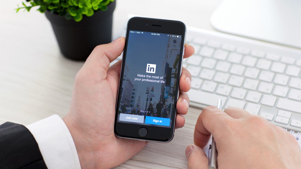 UndercoverRec's tweet photo. NEW: The Easy Way to Boost Your Employer Brand:Get Your Employees on LinkedIn (@BenJHSlater) https://t.co/dKjBBrZWUh https://t.co/OUPMOTzTGX