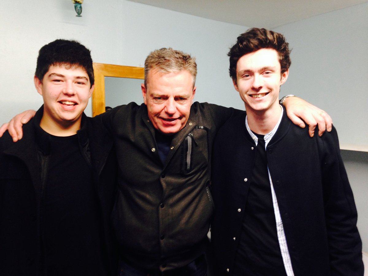 TiroLark tweet media