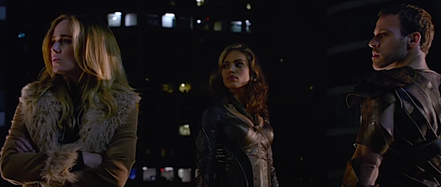 BiblioFiendWeb's tweet photo. ICYMI: The #LegendsOfTomorrow premiere date is set! And you can watch a new trailer: https://t.co/l631mtYcTo https://t.co/zbi6Jo3SUF