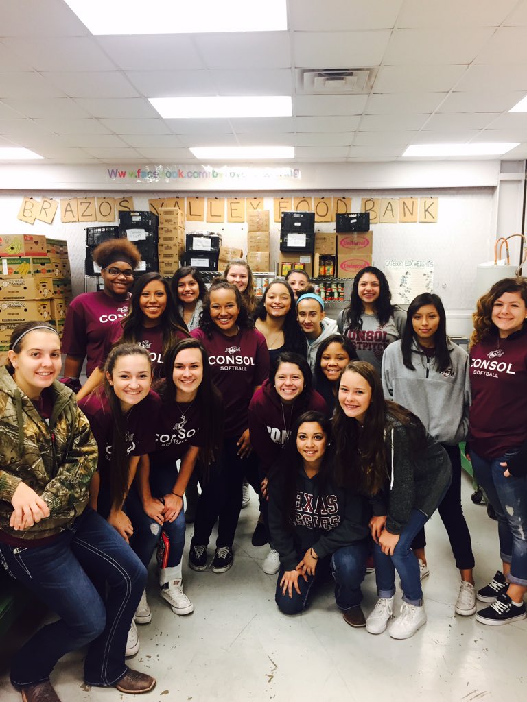 autumn_lance's tweet photo. @amc_softball visited the Brazos Valley Food Bank today and gave 313lbs of food to those in need!!! BTHOHunger https://t.co/ng3YiEIIB8