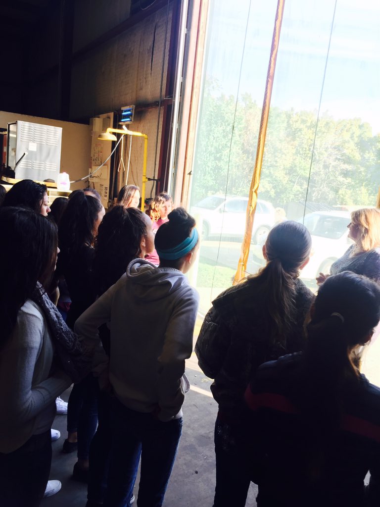 autumn_lance's tweet photo. More photos from the @amc_softball trip to BV Food Bank! https://t.co/hc93oo9HdC