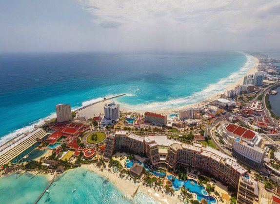 MexicoDestinos's tweet photo. ¡Buen día #Cancún! Así luce el destino turístico más visitado de México desde el Cielo 👍 https://t.co/XG7lLJ6ilp https://t.co/dbv7ekPq2W