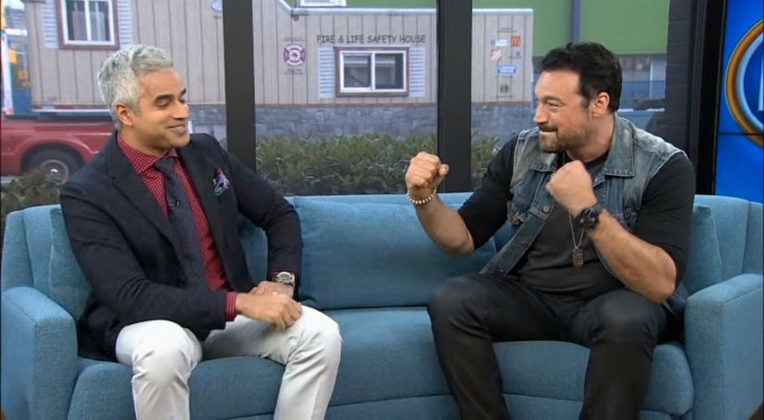 Monaper29's tweet photo. #TalkShowTuesday w. #alekspaunovic It's always exciting to have the big guy as a guest. #yetismash @CuddlePuddleNat https://t.co/S5UoOGBGdA