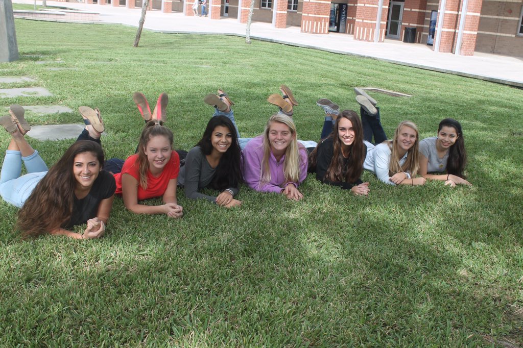 JBH2017yearbook's tweet photo. Your 2015-2016 Editors 😊📚 https://t.co/WwFczHauZA