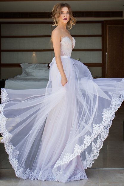 LuxeDesignEvent's tweet image. Gushing over this Julie Vino dress! #julievino #weddingdress #lacedress #stunning