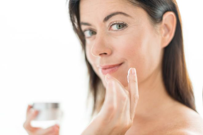 NewBeauty's tweet photo. Why dry skin is common in your 50s: https://t.co/Ph4MDLXCw0 https://t.co/88B168PyjD