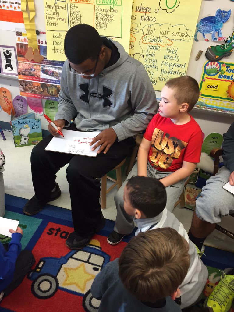 ZHSmodelstudent's tweet photo. Model students/football players sign autographs for the children before their final 4 appearance @ZVilleSchools https://t.co/5mUuUXA4m5