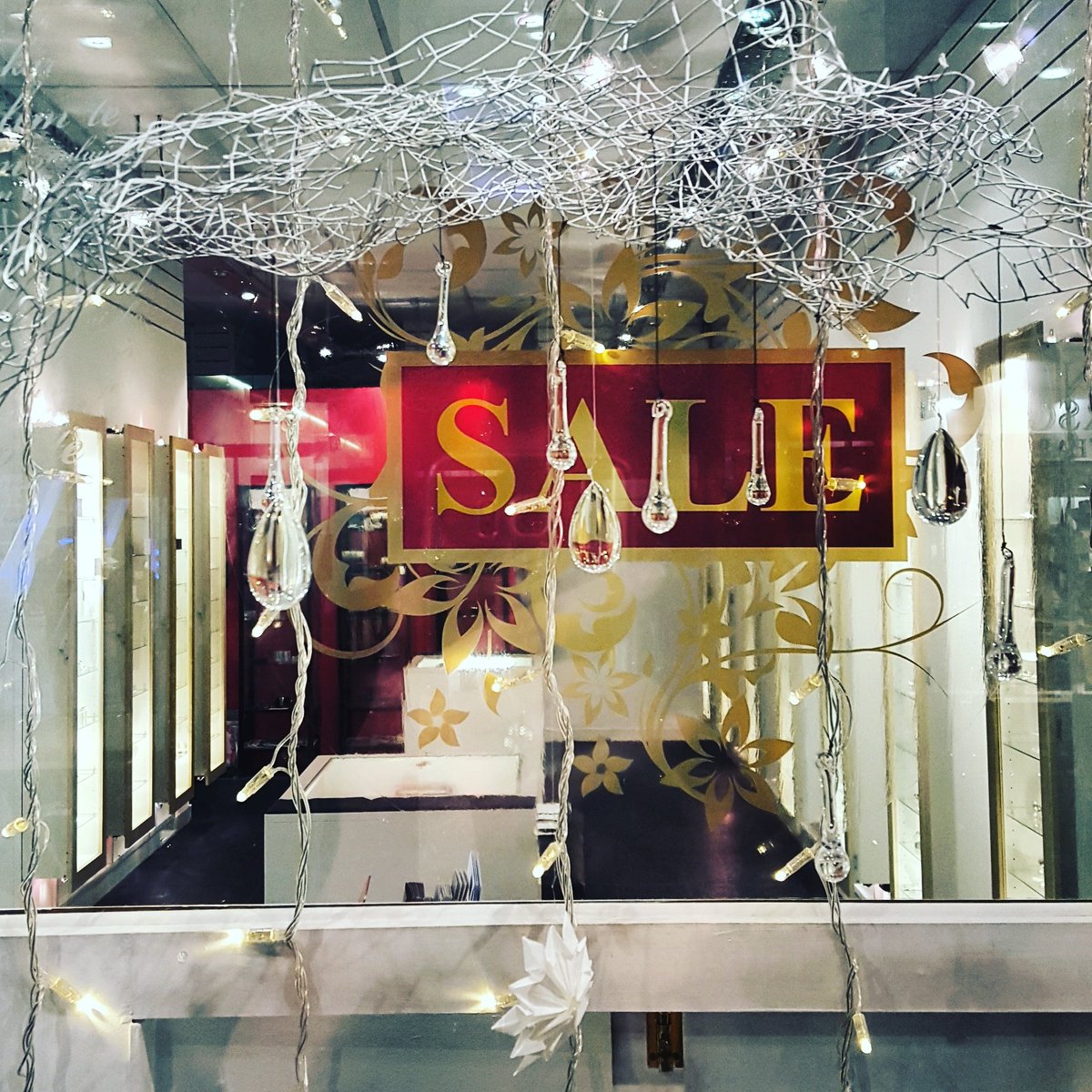 edinburgh's tweet photo. #RoseStProject Stop Number 5: @rockgallery window designed by @FionaHermse. https://t.co/CWwTutADun