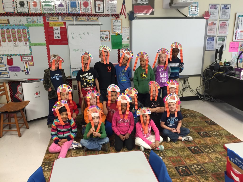MsJonesClassMES's tweet photo. Happy Thanksgiving from our class to you! #mes#MESPrincipal#raiderpride https://t.co/RqNUCo1MXQ