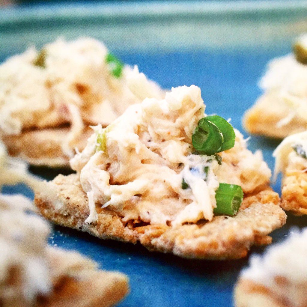 LagasseGirls's tweet photo. How do you start celebrating Turkey Day? Why not start w/ our divine Spicy Crab Dip! Check out our FB page 4 recipe! https://t.co/7RcRdd5AHL