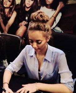 choose1LM's tweet photo. choose one https://t.co/0Cph1NO6Q7