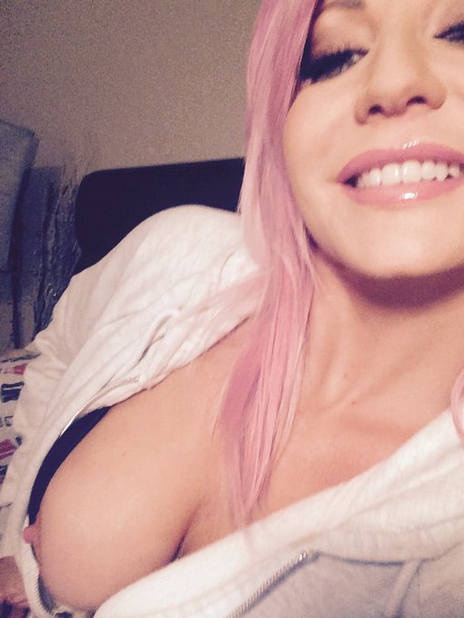 A genuine #nipslip  😂🙈💕 https://t.co/vdPlPPLCJG<a href="/tag/nipslip"class="tags">#nipslip</a>