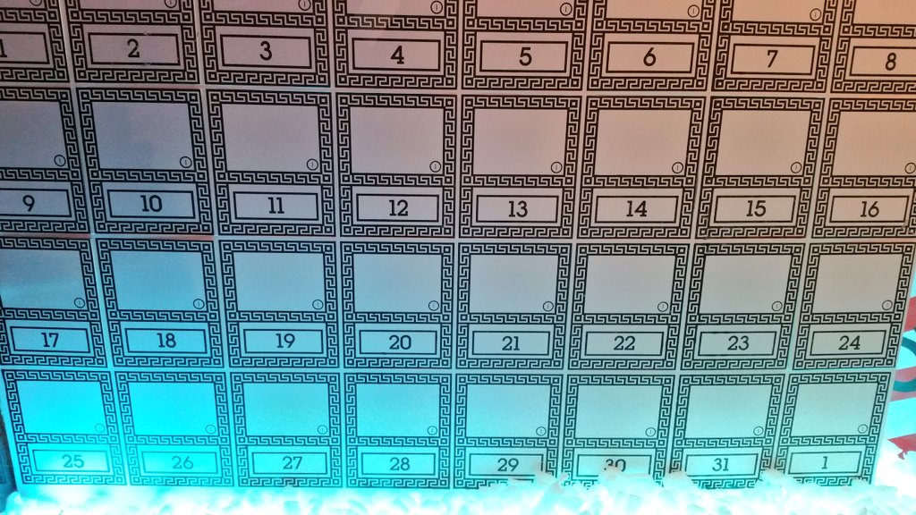 EssentialEdin's tweet photo. Izzy Bochetti of @edsincredibles prepared a special advent calender for @MailBoxesEtcUK's window #RoseStProject https://t.co/R525TdrrTh