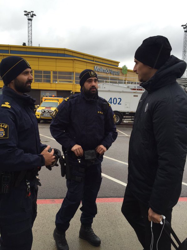 PSGindonesia's tweet photo. .@Ibra_official dan kawan-kawan saat tiba pertama kali di Malmö !! #MALPSG #ZlatanIsBack https://t.co/M5KJ3OIeiS