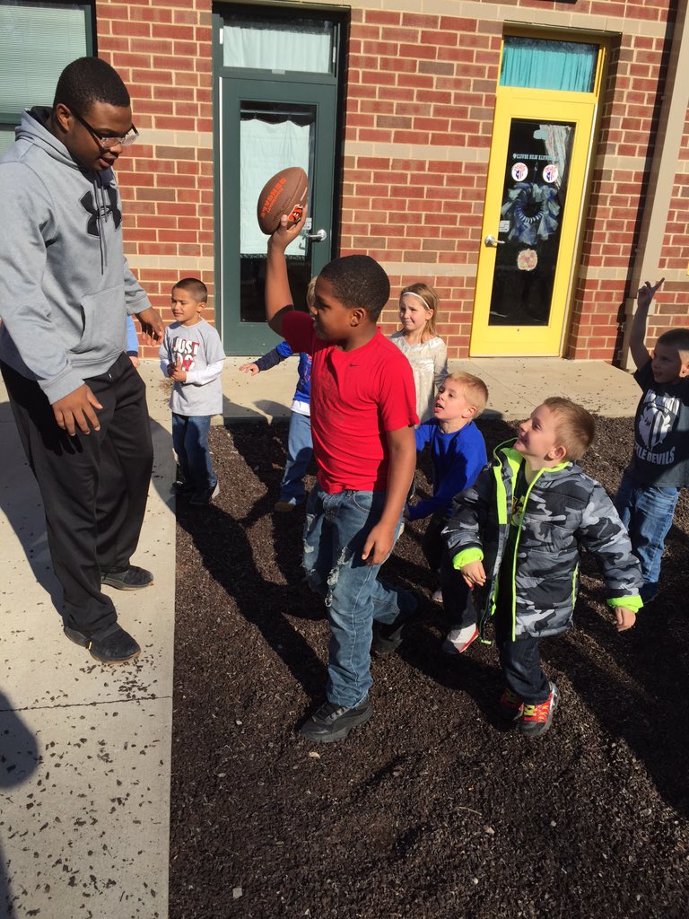 ZHSmodelstudent's tweet photo. Model students/football players organize a football game for the children of JME! #TurkeyBowl @ZVilleSchools https://t.co/uKC2KqnhNE
