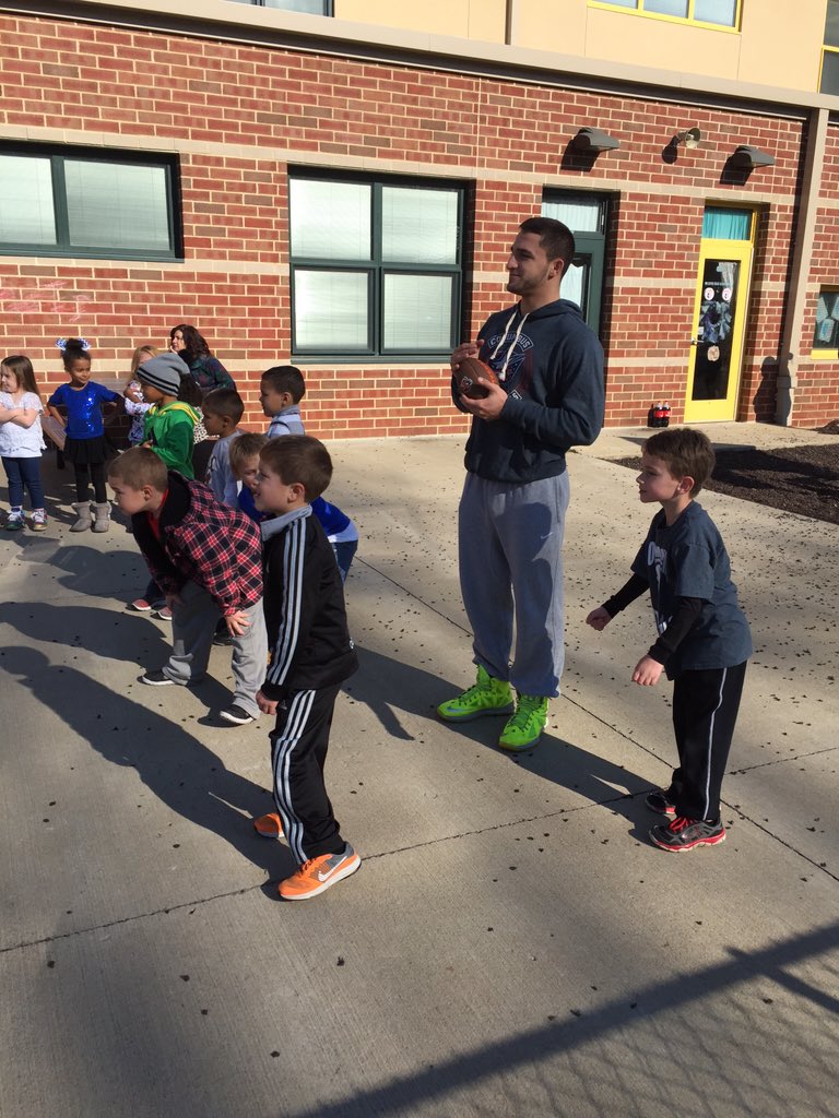ZHSmodelstudent's tweet photo. Model students/football players organize a football game for the children of JME! #TurkeyBowl @ZVilleSchools https://t.co/uKC2KqnhNE