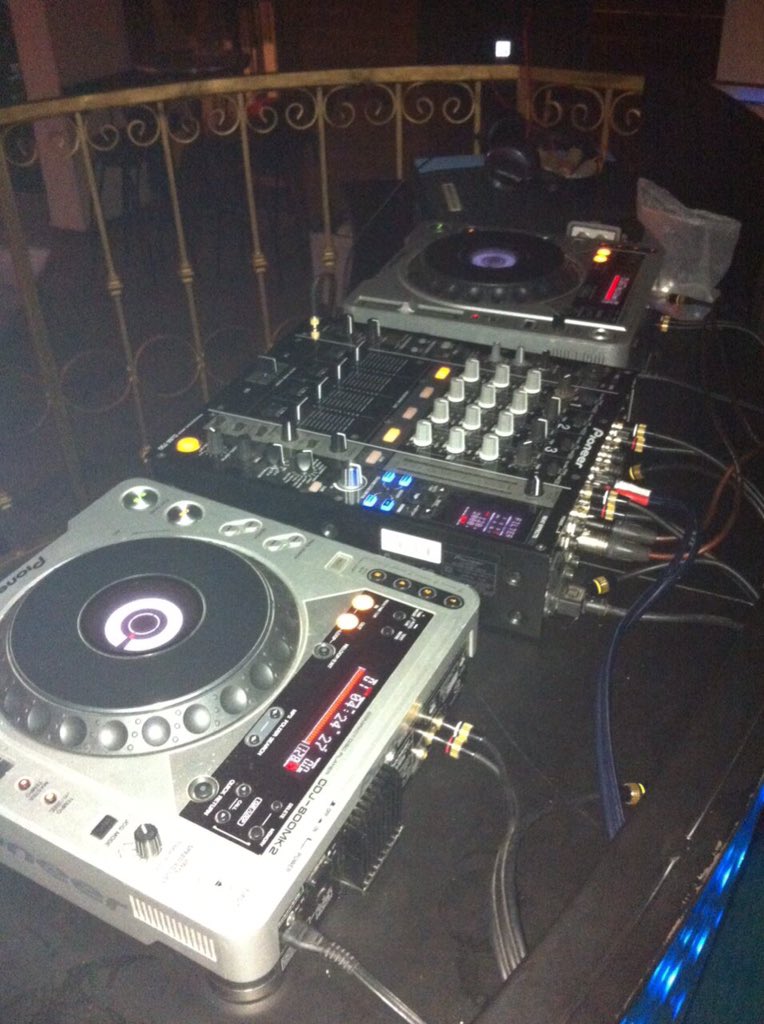 AlanStella92's tweet photo. Asi comenzaba la noche locos !! #HFLY #Bounce #Music #EDM https://t.co/YKvwaZEcOT