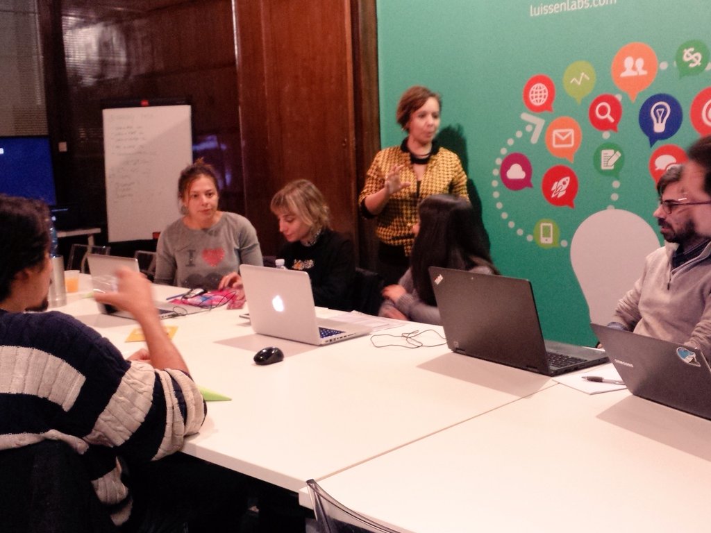 dolabschool's tweet photo. Ci siamo! Partita l'ultima lezione di #DoLabUXstrategy. Oggi in aula anche i ragazzi di @KaraokeOne_app  💪 https://t.co/Q7qhZXxmIq