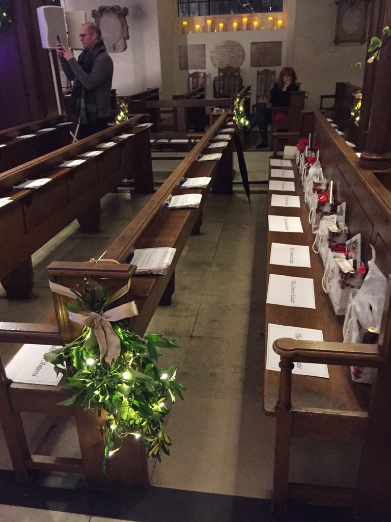 everycloud1's tweet photo. Ready to welcome guests to the Fayre of St James's #fosj @_StJamesLondon https://t.co/ZSXLHs9Qls