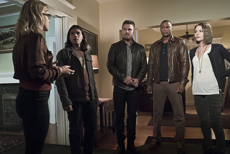 JarettSays's tweet image. #Arrow #TheFlash crossover pics! #LegendsOfToday