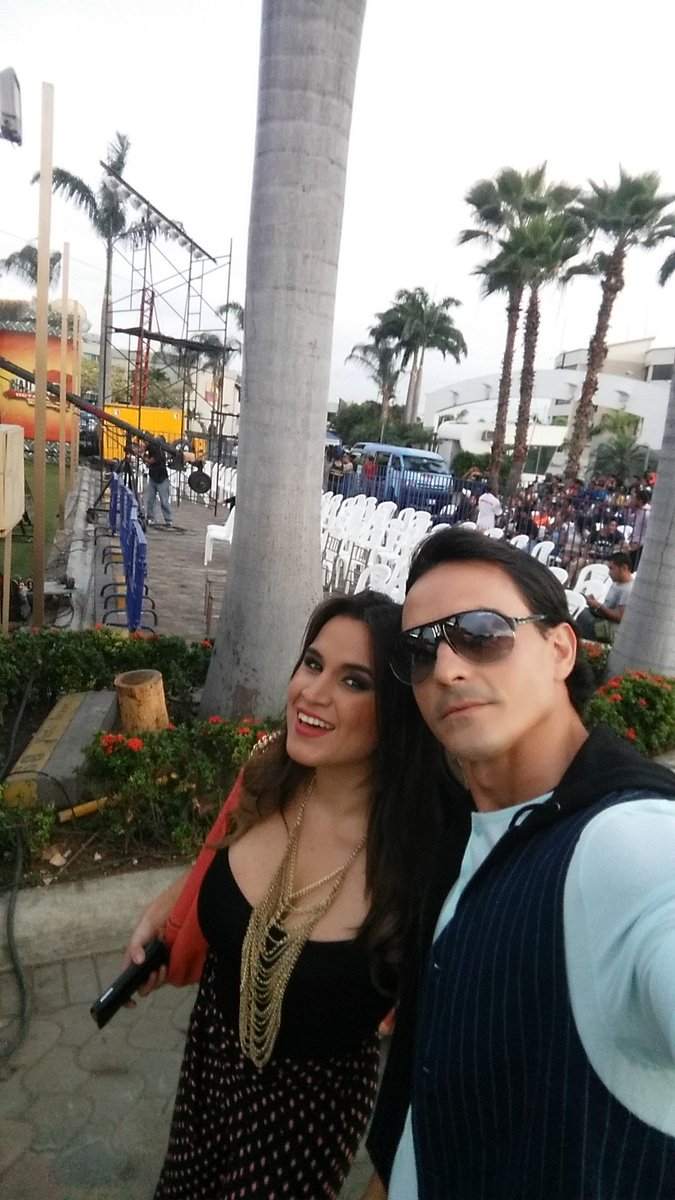 TCdeportesEC's tweet photo. ¿Cuántos RT's para "El chamo" y @NicolCordova_? ¡Gracias por la visita!

Con este selfie, nos vamos a almorzar. https://t.co/uq1A05a1AH