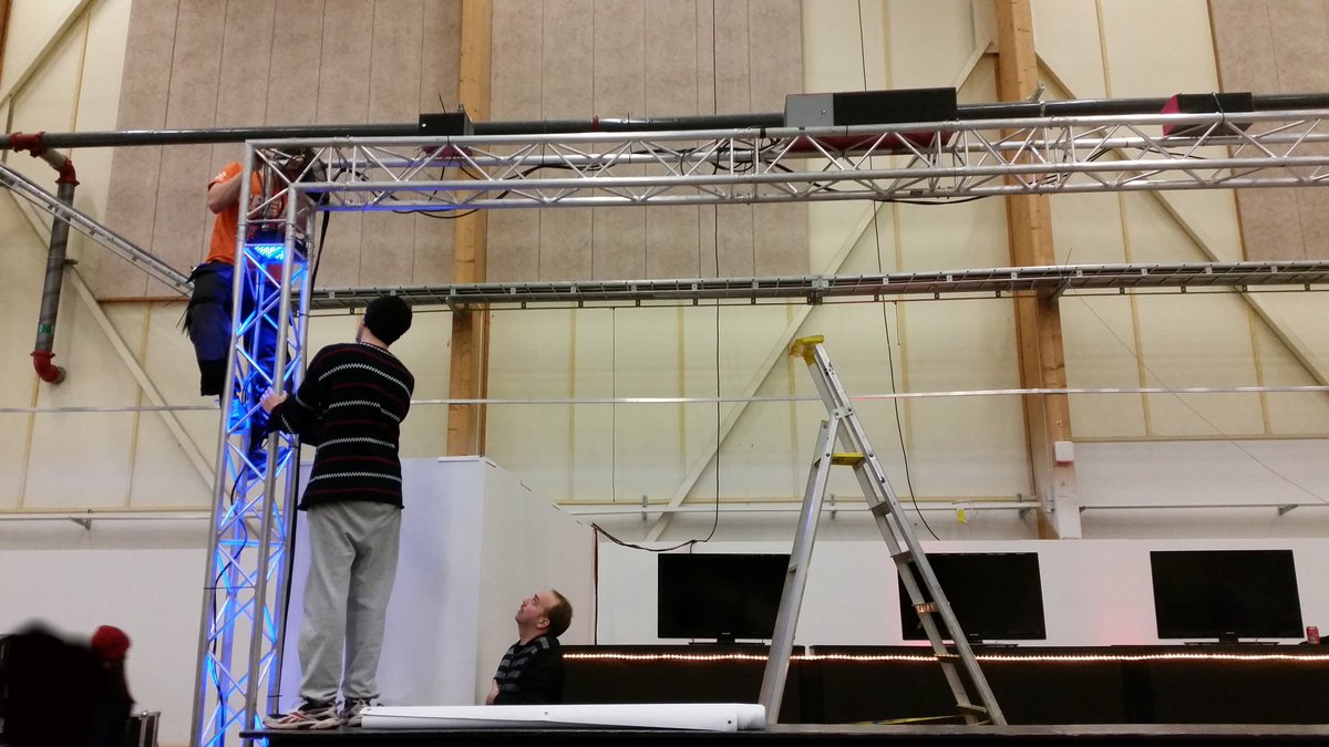 dhesportcrew's tweet photo. Sound is rigged! Wooo Zara Larsson! She should try singing jazz #dhs15 #dreamhack #lights #LED @zaralarsson https://t.co/2smBOTTUsy