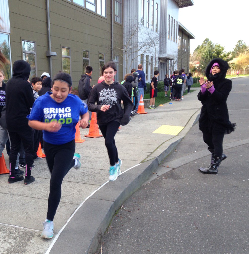ShuksanMS's tweet photo. 7th grade girls rockin' the 2015 #Turkey Trot! https://t.co/7rNT7u7KEc