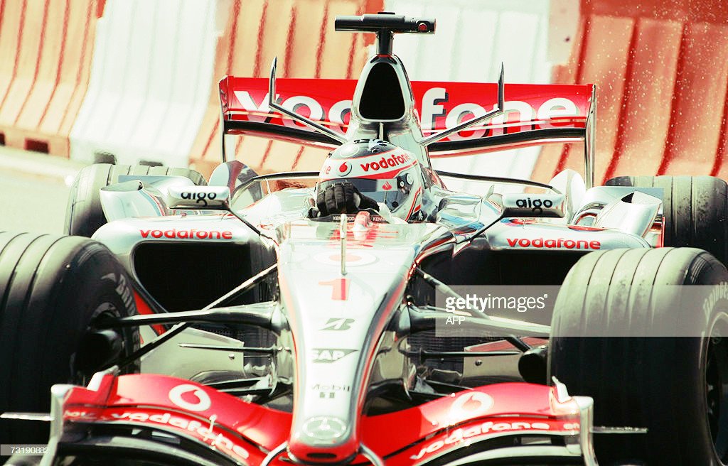 _eI14's tweet photo. Fernando Alonso during a show by #FormulaOne drivers #AbuDhabi, February 3, 2007 #MP422 @alo_oficial https://t.co/Qiz0ZQ0b1X