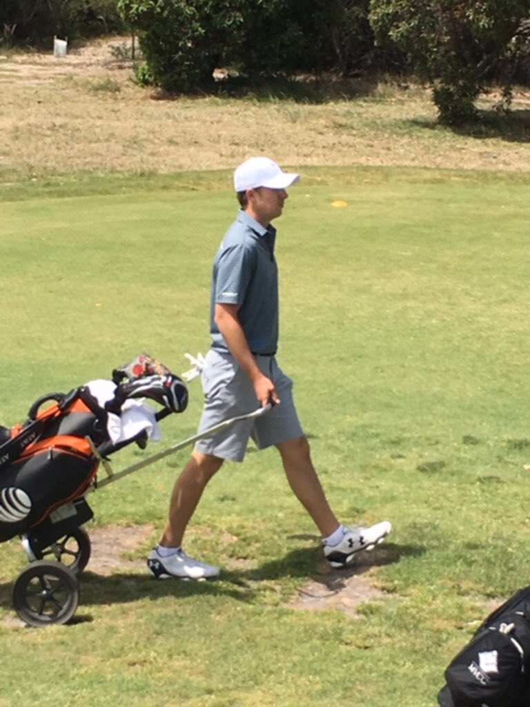 GolfProblems_'s tweet photo. I don't know how to feel about this https://t.co/cdEz2K5PSV