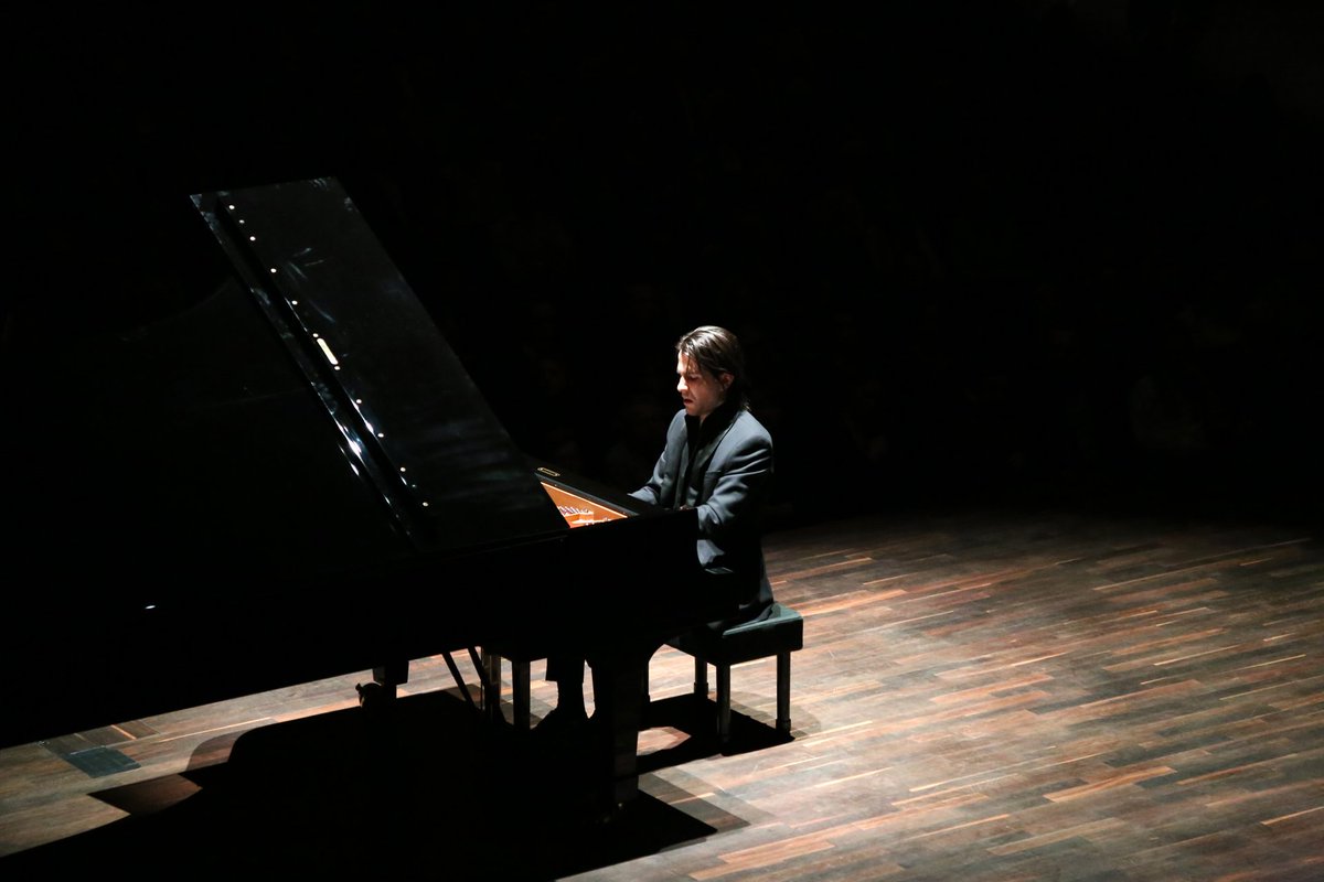FilharmoniaSZN's tweet photo. Kontrowersyjny Georgijs Osokins w #NowaFilharmonia #live #teraz #Chopin15 :) https://t.co/LJ8DfyPkEn