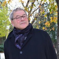 RevueConference's tweet photo. Rencontre avec Pascal Riou pour les 20 ans de Conférence à Cavaillon le 27 novembre : https://t.co/YXvYBcUiui https://t.co/Ds2aknBwAL