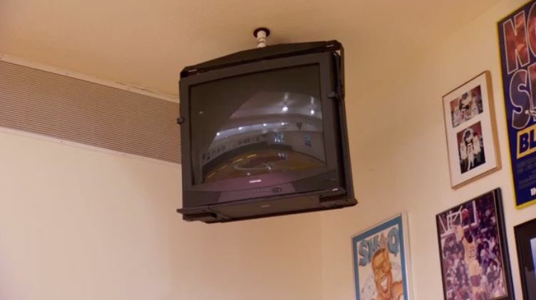 TankedUS's tweet image. Who's still rockin' old TVs like @SHAQ? [Watch] &amp;gt;&amp;gt; bit.ly/1NHIIxn