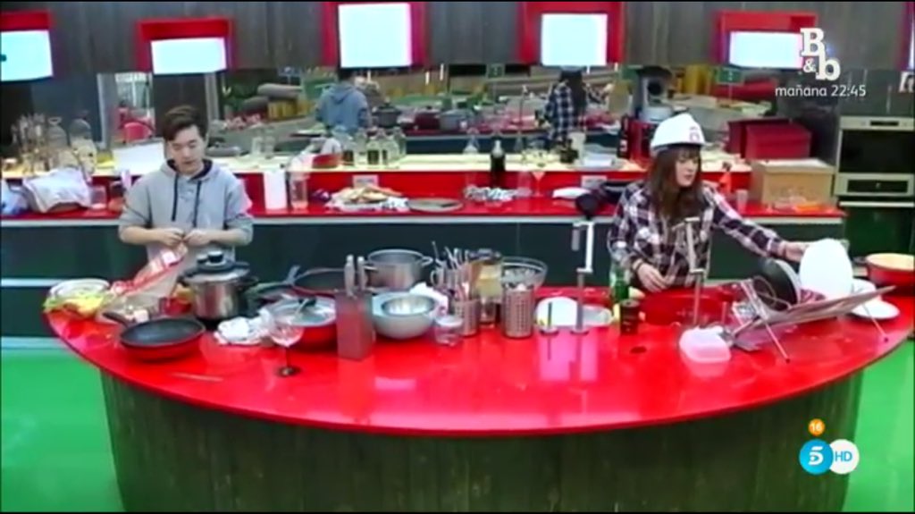 LeonciaGH's tweet photo. Qué falso es el puto chino... 
#Limite7GH16 https://t.co/rjahXjac0g
