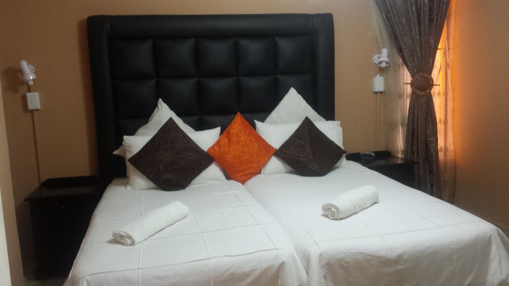 VisitVakasha's tweet photo. Cleanically clean rooms, very comfortable &amp; suitable for both businness &amp; intimate convesation. https://t.co/Q6ktYFA0m0