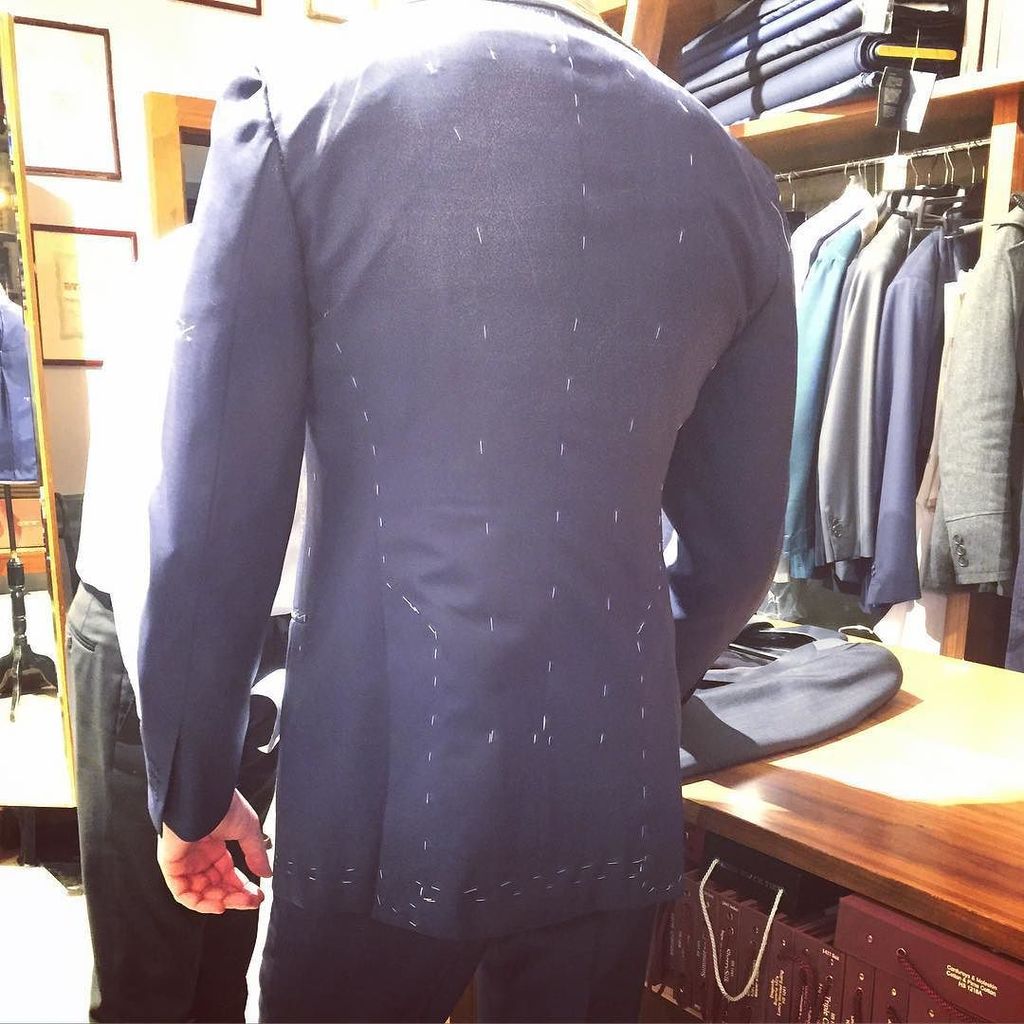 memvers_'s tweet image. #fiting #zaremba #zarembabespoke #tailor #tailoring #sartoria #sarto #sartorial #fattoaman… tailor4less.com