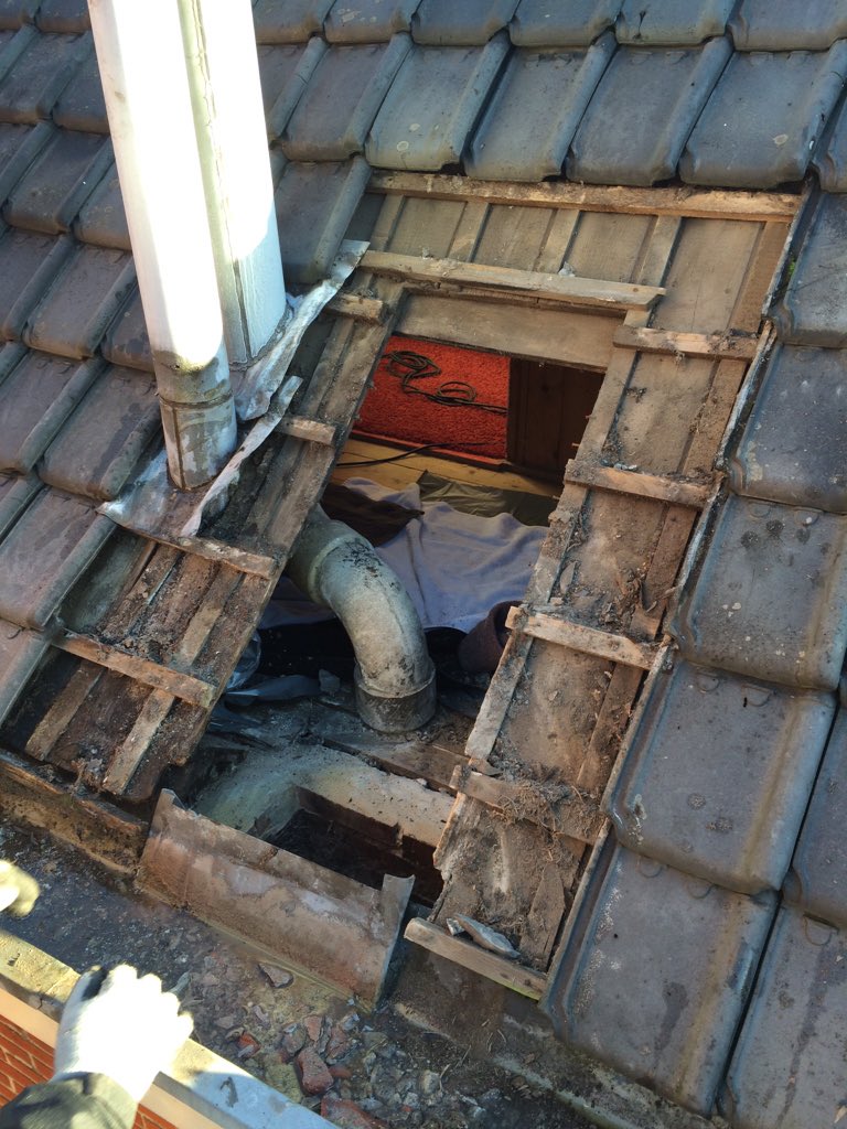 Clementsdaktech's tweet image. Hele slechte schoorsteen, zo is er nog......... Zo is hij weg