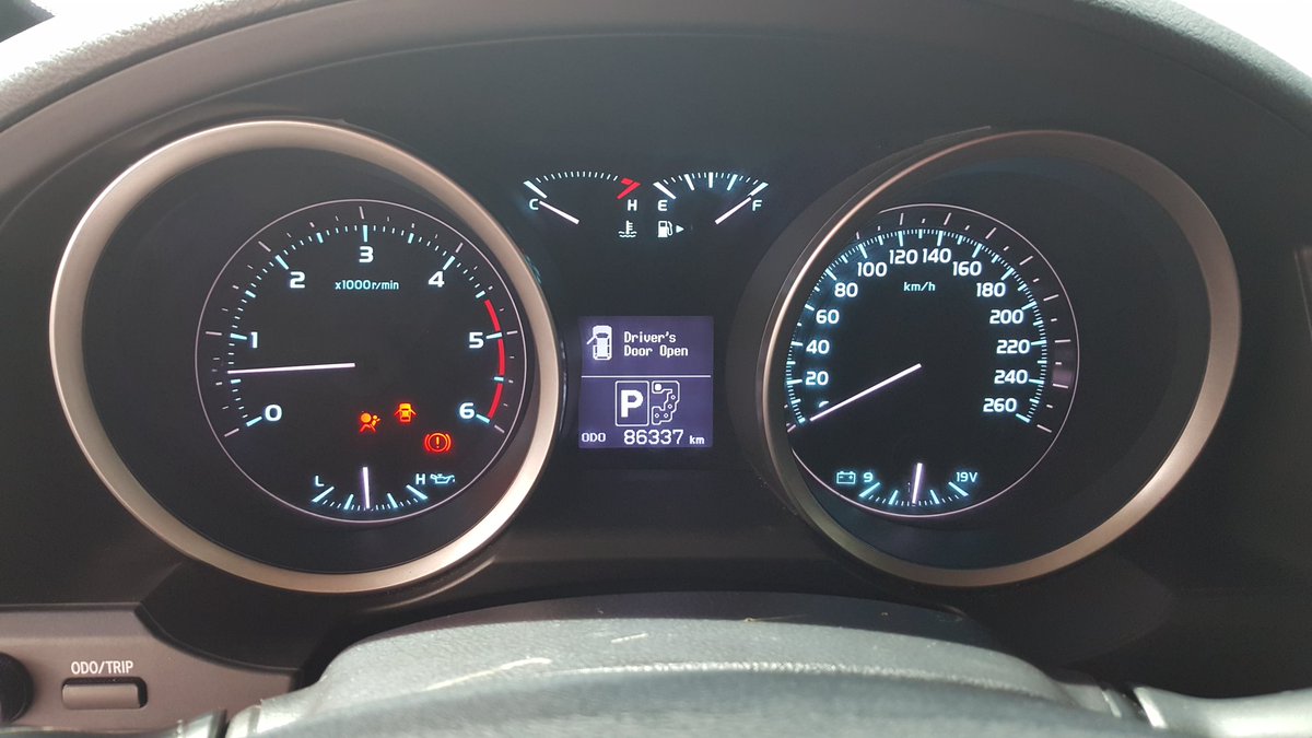 PromoAutos's tweet photo. Vendo Toyota Land Cruiser mod. 2010 V8 diesel. Automatica. Blindada nivel 7. https://t.co/jM2KFGPDBx