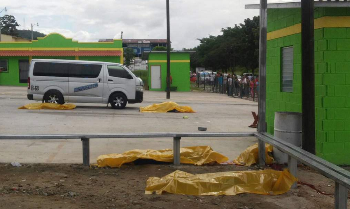 MVSNoticias's tweet photo. Al menos 8 muertos en un tiroteo en una estación de autobuses en #Honduras https://t.co/7F70CBR2CP https://t.co/tET1ILBVSL