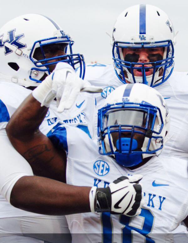 TheKentuckyLogo's tweet photo. L's down! #LouisvilleHateWeek #BeatTheCards #BBN https://t.co/K6ZvUgOzwy