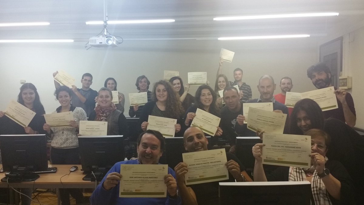 Aquí esta la ante última versión de #Communitymanager de la <a href="/CamaradeMadrid/">Cámara de Madrid</a> de Alcalá de henares. Sois geniales 😉