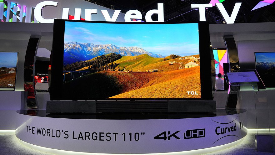 Rise of the really-big-screen TV via <a href="/sarahhalzack/">Sarah Halzack</a>. #CTAresearch &amp; <a href="/shawndubravac/">Shawn DuBravac, PhD</a> weigh in: shout.lt/bkgrn