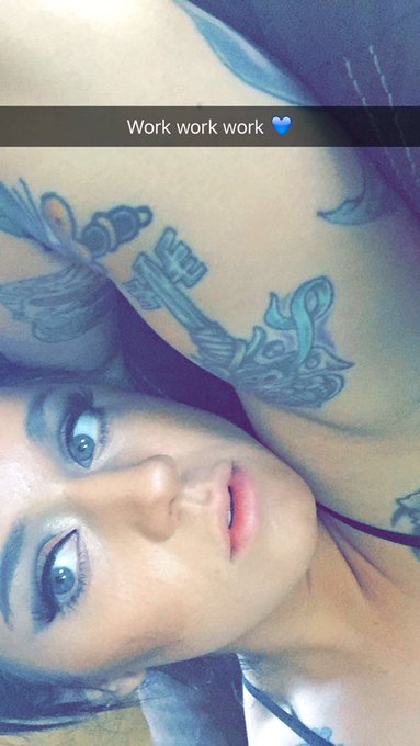 Follow me on snapchat  ➡️DeuxDeux #BlueEyesAndTattoos https://t.co/z9TC0oNgKe<a href="/tag/blueeyesandtattoos"class="tags">#BlueEyesAndTattoos</a>