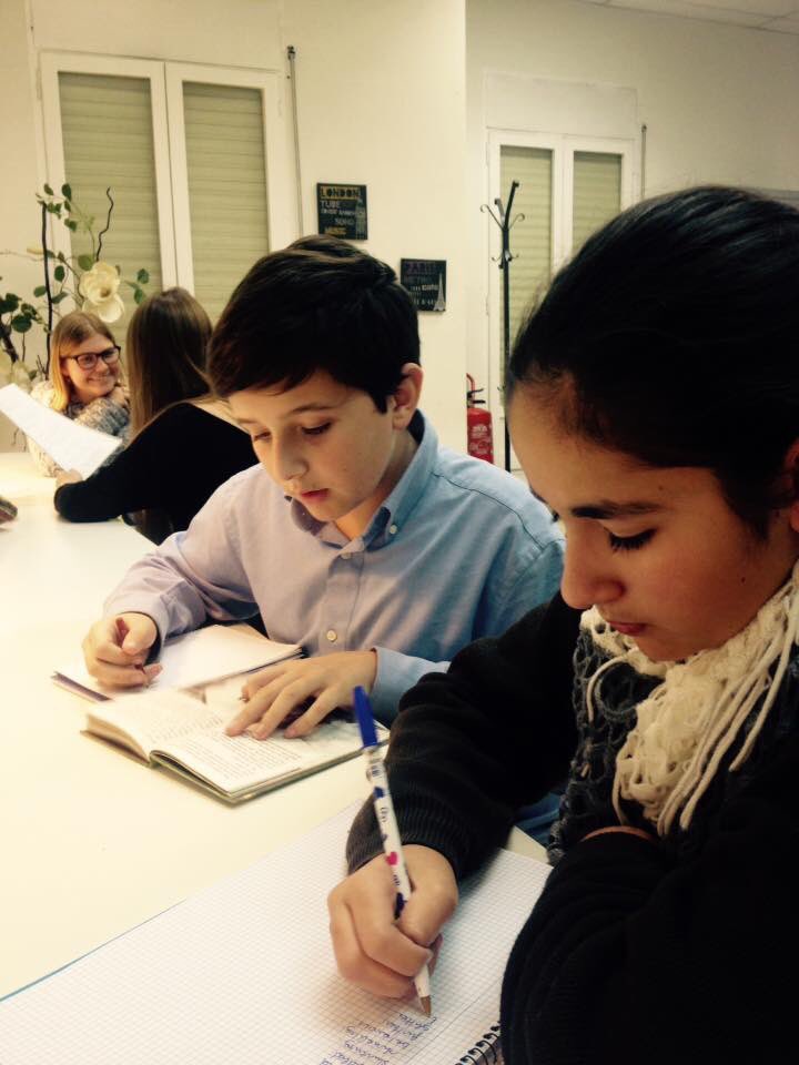 Chaplins1984's tweet image. READING CORNER activity at Chaplin&apos;s- Linguabank Rubí! #englishbookclub #readingandlearning