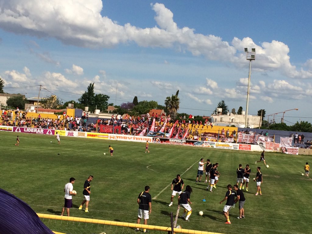 TiroFederalBB's tweet photo. #LigaDelSur En minutos arranca el partido frenta a Huracán en el Onofre Pirrone. Dirige: Rafael Di Lorenzo. https://t.co/8rtAQUxYr3